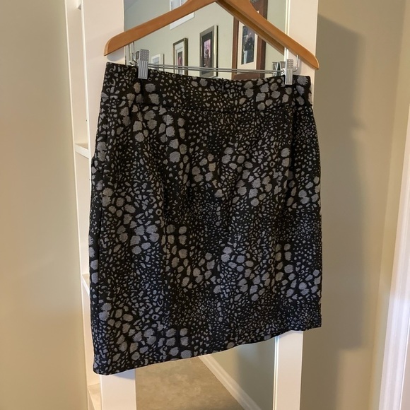 Stretchy Comfy Pencil Skirt - Picture 4 of 7